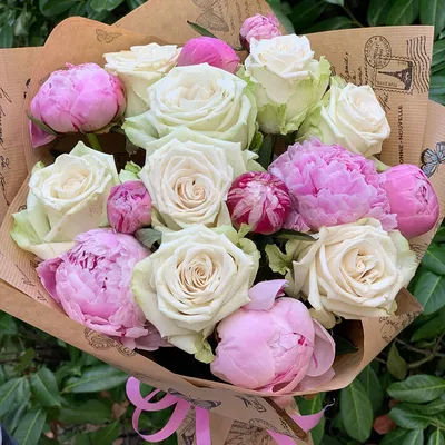 Букет из кустовой розы и пиона розового купить с бесплатной доставкой в  Москве по цене 11 570 руб.