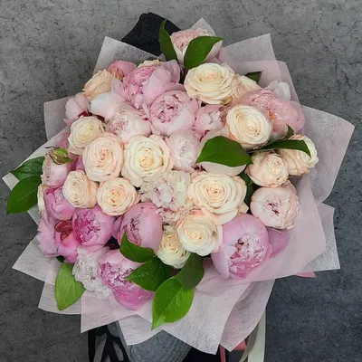 Купить букет из пионов роз и хризантем с доставкой. Цена 5750 руб.