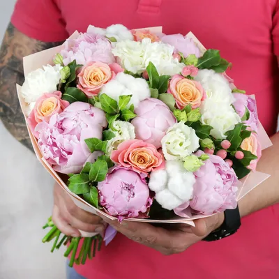 Букет из роз, пионов, альстромерии и эвкалипта - купить в Москве по цене  5190 р - Magic Flower