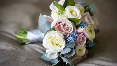 Картинка цветы, свадебные, букеты, розы 2560x1440 скачать обои на рабочий  стол бесплатно, фото 61513