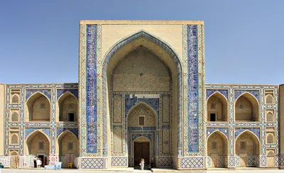 Фотографии узбекской керамики и рукоделия в Бухаре
