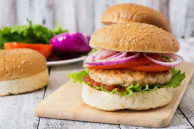 Бургер с курицей - Чикенбургер рецепт фото пошагово и видео - 1000.menu