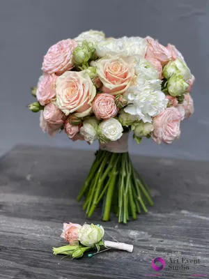 Зимний, сказочный букет невесты + бутоньерка для жениха в подарок -  Доставка свежих цветов в Шарыпово