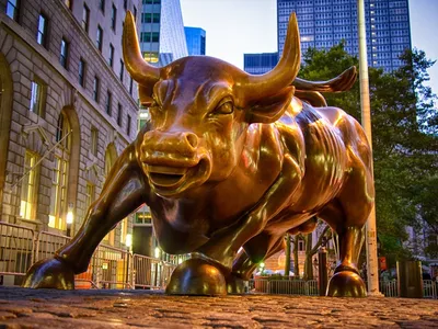 Атакующий бык, памятник, мемориал, штат Нью-Йорк, Бродвей — Яндекс Карты