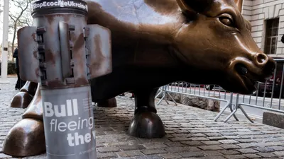 В Нью-Йорке открыли доступ к знаменитой статуе «Атакующего быка» - ФОКУС