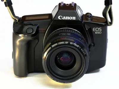 Купить Цифровая зеркальная фотокамера Canon EOS 650D Body в ФотоВидеоМире