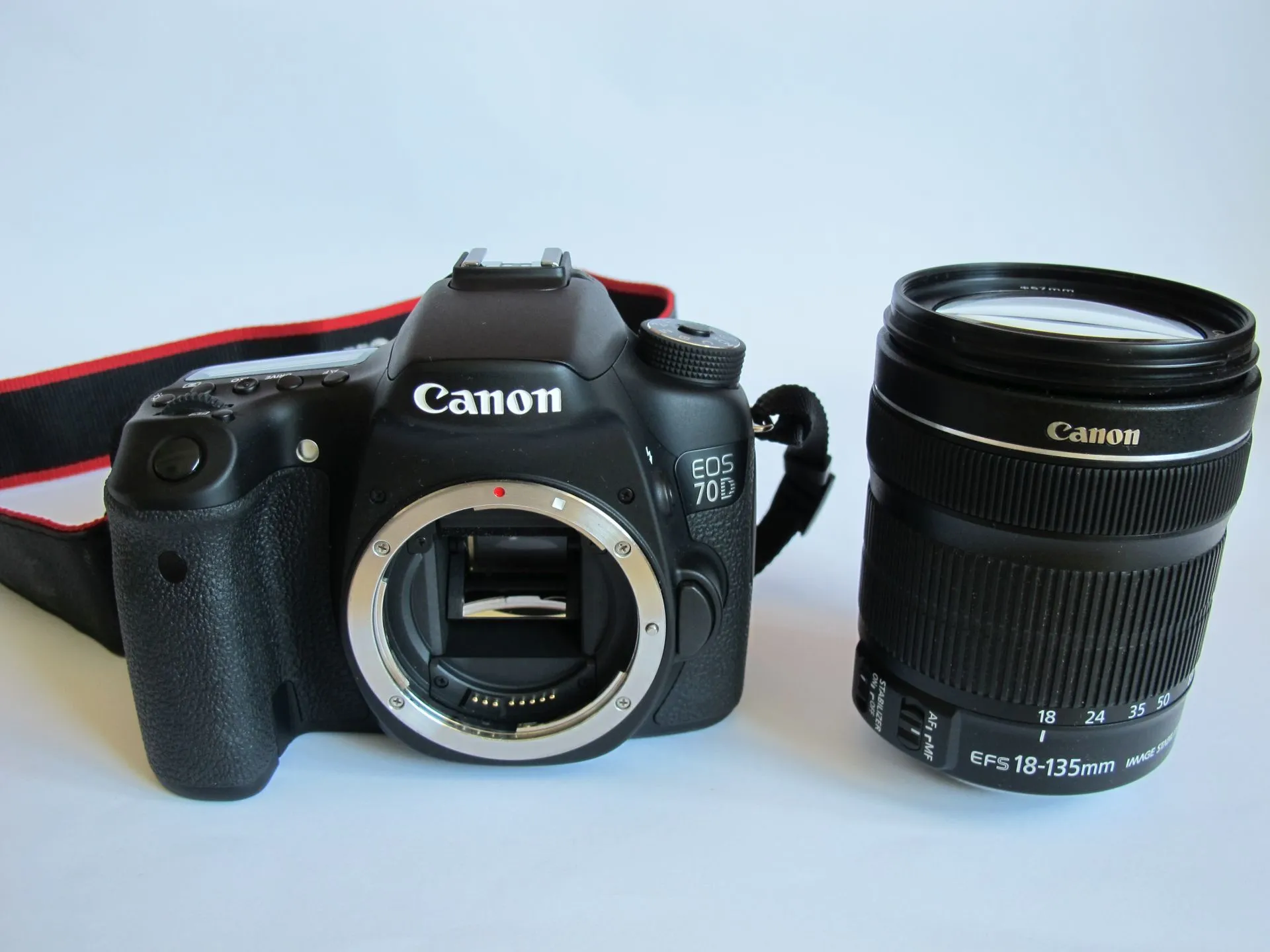 Canon eos 18 135. Canon 18-135. Кэнон 1300д. Кэнон 1300д объектив.