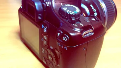 Цифровой фотоаппарат Canon EOS 1100D - купить по цене от 9890 руб в  интернет-магазинах Москвы, характеристики, фото, доставка