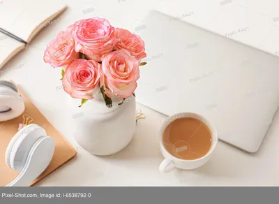 Чашка кофе и роза» — создано в Шедевруме
