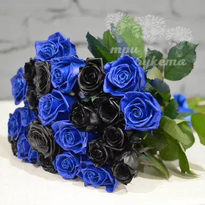 Купить букет из черных и синих роз в Омске