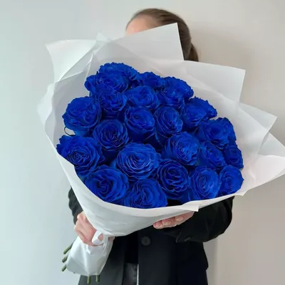Бело-синие розы в коробке от 19 шт. за 6 590 руб. | Бесплатная доставка  цветов по Москве