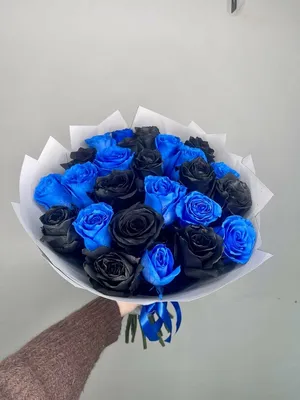 Черные и синие розы микс 25 шт, артикул F1241209 - 7990 рублей, доставка по  городу. Flawery - доставка