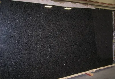 Гранитная плитка и слэбы из натурального гранита Negresco черного цвета