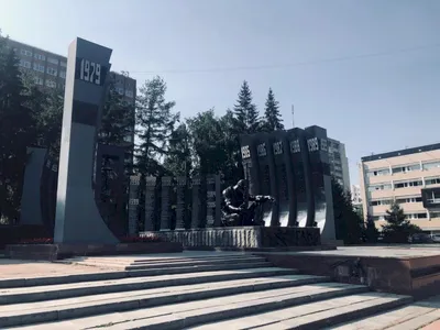 Монумент \"Блэк тюльпан\", Екатеринбург, Россия Редакционное Фотография -  изображение насчитывающей воинско, конфликт: 159352772