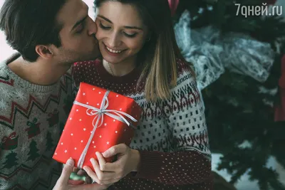 Что подарить девушке на Новый год | 7Дней.ru