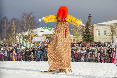 Хабаровчане проводили зиму прыгая в мешках и сжигая чучело - AmurMedia.ru