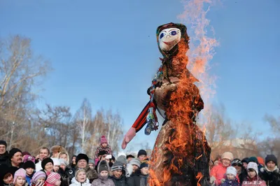 На родине Сергея Есенина сожгли чучело зимы | Рязанские ведомости