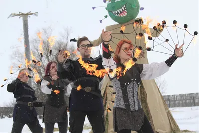 В Баку сожгли чучело Зимы и провели праздник с блинами (ФОТО)