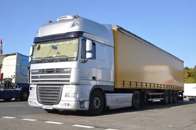 DAF XF 105 460 6 X 2 Super Space Tractor Unit