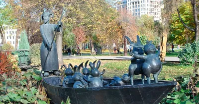 Скульптуру «Дед Мазай и зайцы» из «Музеона» отправили в Питер из-за  вандалов - Москвич Mag