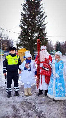 Дед Мороз и его внучка Снегурочка…» — создано в Шедевруме