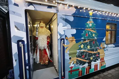 РЖД показали «поезд Деда Мороза» с вагонами для игр — РБК