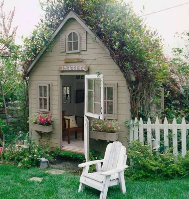 Декоративный домик для сада своими руками - 65 фото