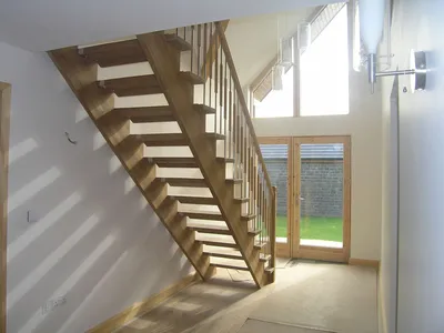 Роскошная деревянная лестница из дуба от Винчелли