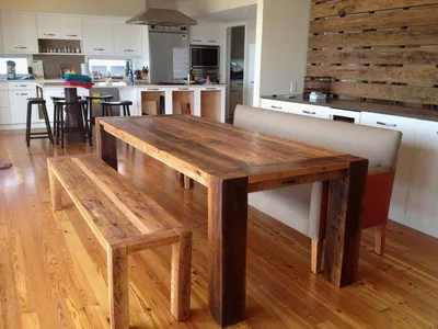 Деревянный стол из массива дерева — это главный атрибут современной кухни -
