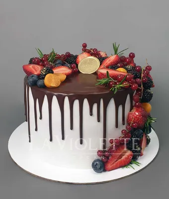Торт космос с ягодами — на заказ по цене 950 рублей кг | Кондитерская  Мамишка Москва