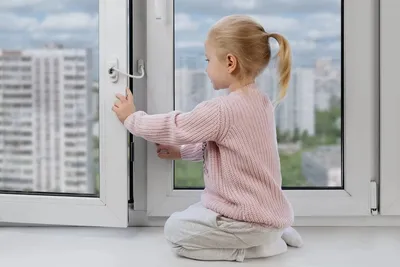 Детский замок на пластиковые окна с тросом - «Сервис Окон»