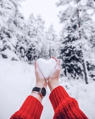 Скачать бесплатно фото девушки на фоне снега