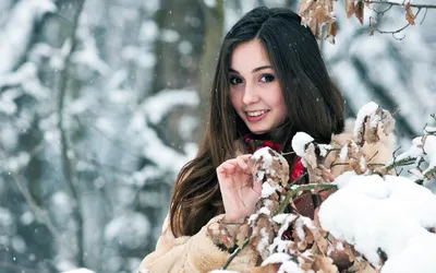 Фото девушек на снегу в формате jpg: скачать бесплатно, в хорошем качестве