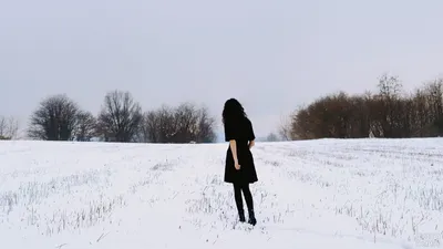 Зимний вихрь страсти: фотографии девушек в снежных локациях