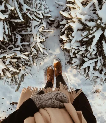 Застывшие мгновения в снежных пейзажах: девушки