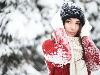 Холодная аура красоты: фото зимних образов девушек