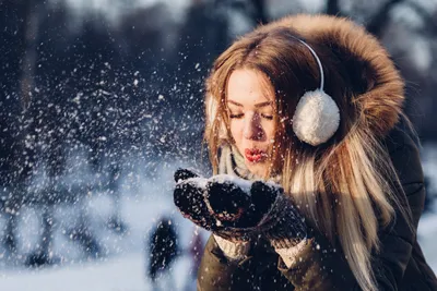 Замерзшие мгновения: красота девушек на снегу