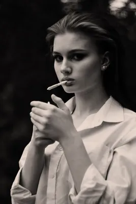 Девушка курит,олд скул | Обои фоны, Кур, Обои