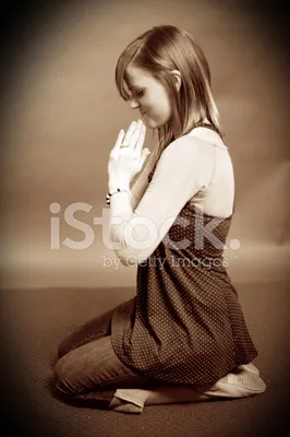 Девушка молится картинки фотографии