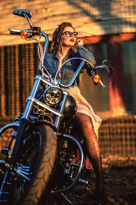 Девушка на мотоцикле | Спортивные мотоциклы, Девушки мотоциклистки,  Мотоцикл yamaha