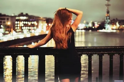 Печальное настроение девушка на мосту…» — создано в Шедевруме