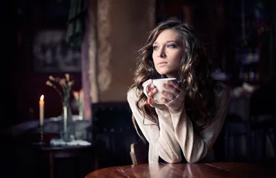 Красивая девушка пьет кофе у себя дома :: Стоковая фотография :: Pixel-Shot  Studio
