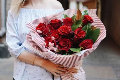Купить Большой букет роз в Москве, заказать Большой букет роз - недорогая  доставка цветов из интернет магазина!