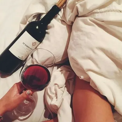 Бутылкой шампанского избила ревнивая ростовская девушка свою 25-летнюю  соперницу