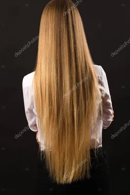 Красивая девушка брюнет с здоровыми длинными волосами Стоковое Изображение  - изображение насчитывающей очарование, модель: 38656285