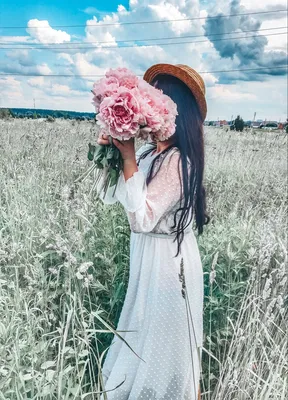 Девушка в поле с пионами | Peonies, Photoshoot, Pretty