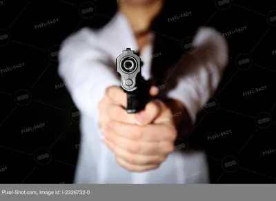 Сексуальная девушка с пистолетом Стоковое Фото - изображение насчитывающей  машина, уговаривать: 26496942