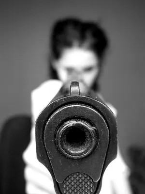 Девушка с пистолетом, у девушки …» — создано в Шедевруме