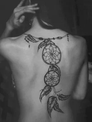 Девушка с татуировкой дракона картинки фотографии