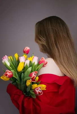 Девушка с тюльпанами | Photo